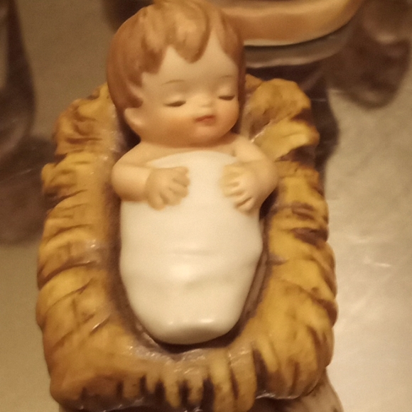 Enesco- The Nativity. 7 Piece Set. Little Bible Friends. - Picture 9 of 15